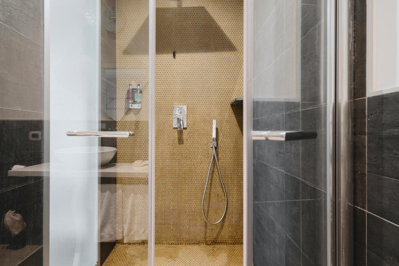Montenapoleone Suites Milan Exterior photo